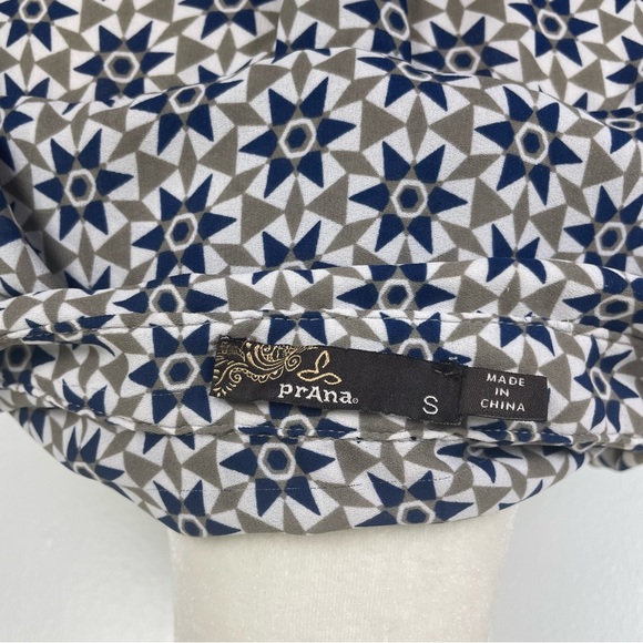 Prana Geometric Star Tunic Top Pullover Size Small White Gray Blue - Picture 6 of 11